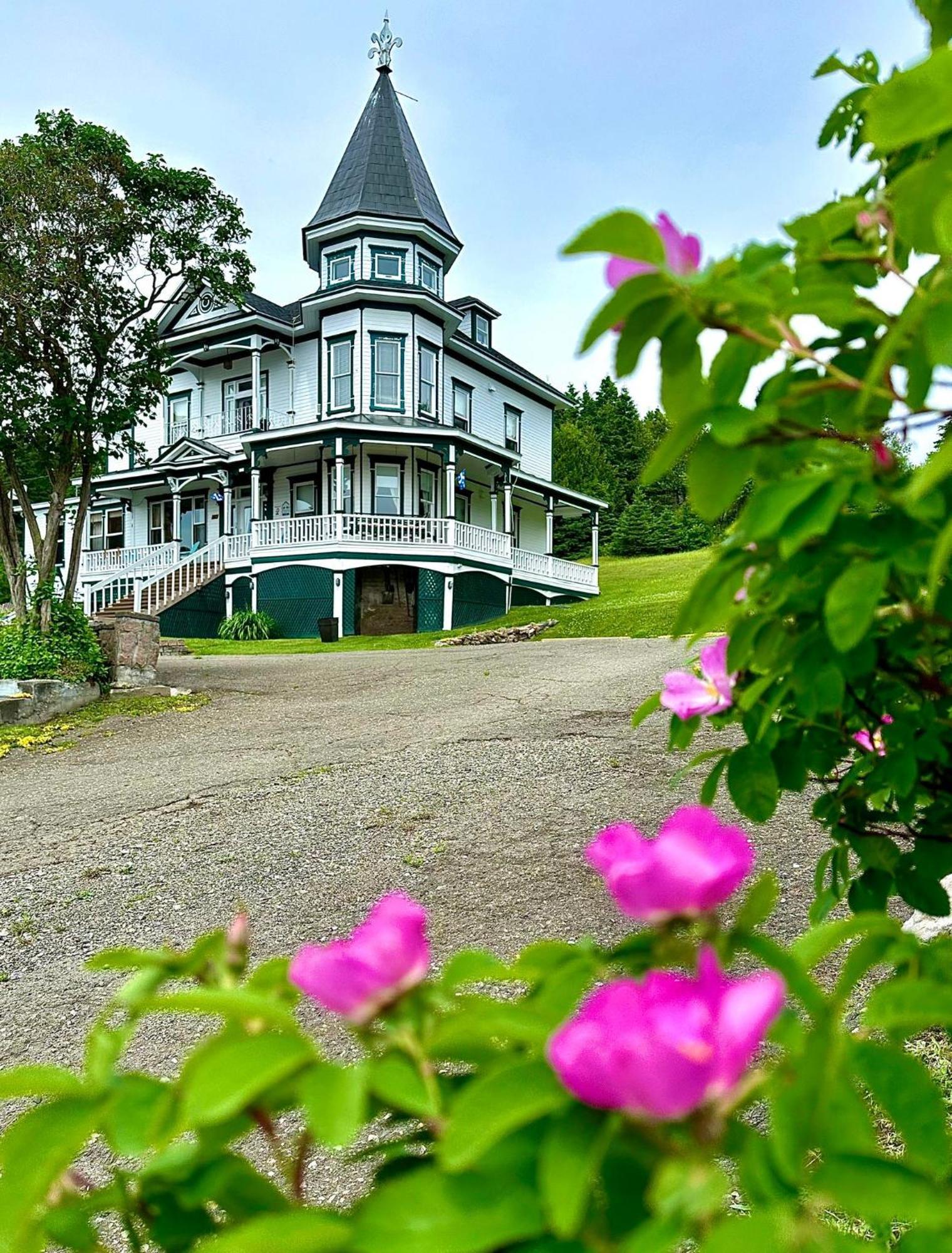 Le Manoir Du Vieux Presbytere Port-Daniel Exterior foto