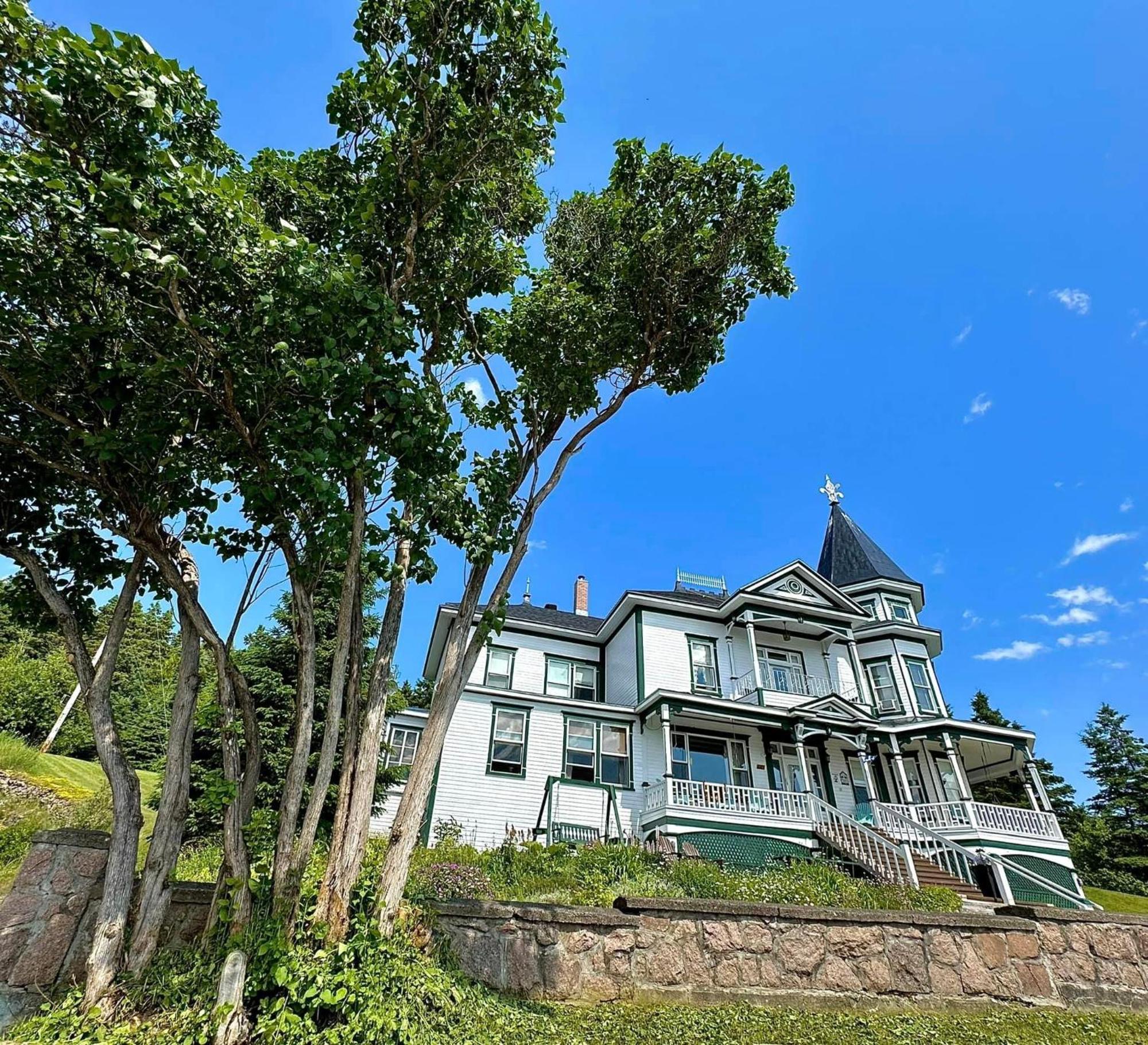 Le Manoir Du Vieux Presbytere Port-Daniel Exterior foto